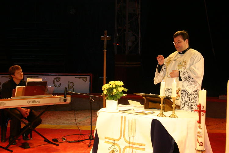 Circus-Gottesdienst im Circus Busch-Roland