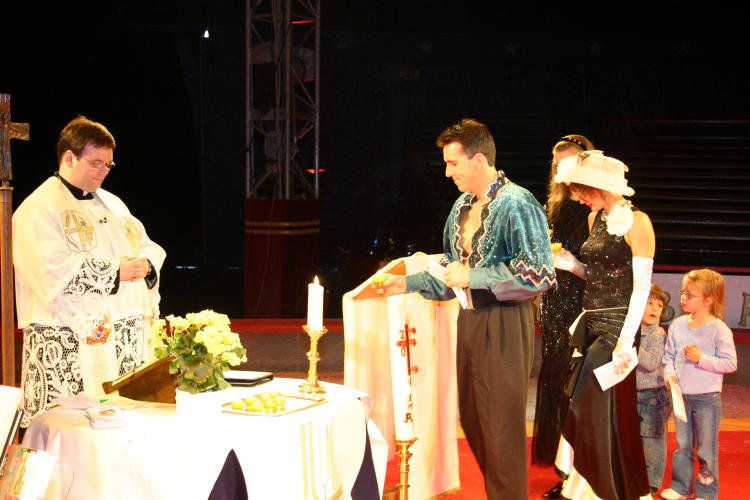 Circus-Gottesdienst im Circus Busch-Roland