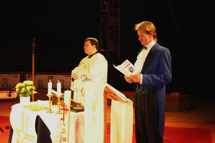 Circus-Gottesdienst im Circus Busch-Roland